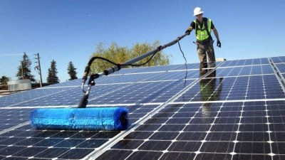 Cách Làm Sạch Tấm Pin Năng Lượng Mặt Trời Đúng Cách: Những Điều Cần Lưu Ý