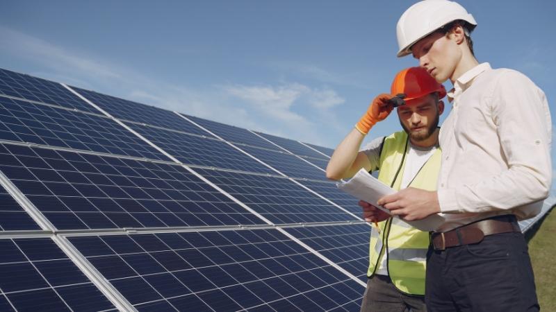 Các Yếu Tố Ảnh Hưởng Đến Chi Phí và Tiền Điện Năng Lượng Mặt Trời