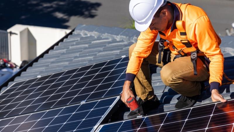 Lưu ý khi chọn đơn vị thi công điện mặt trời tại TP.HCM